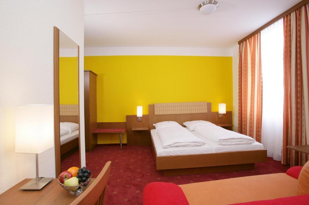 דכאו Altstadt-Hotel Zieglerbraeu חדר תמונה